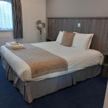 Sandown Park Lodge Esher Dış mekan fotoğraf