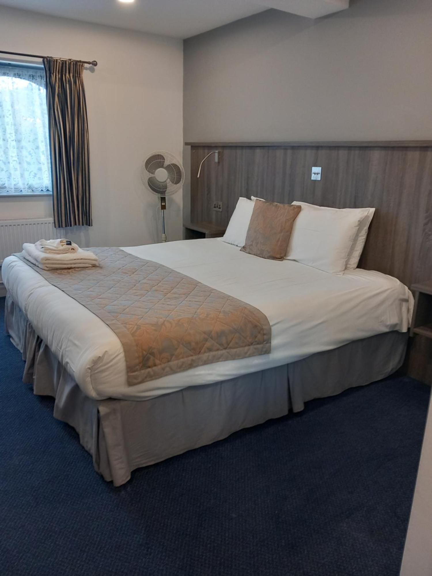 Sandown Park Lodge Esher Dış mekan fotoğraf