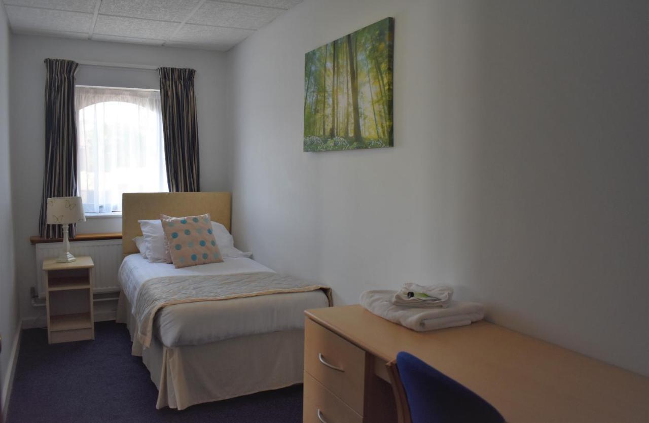 Sandown Park Lodge Esher Dış mekan fotoğraf